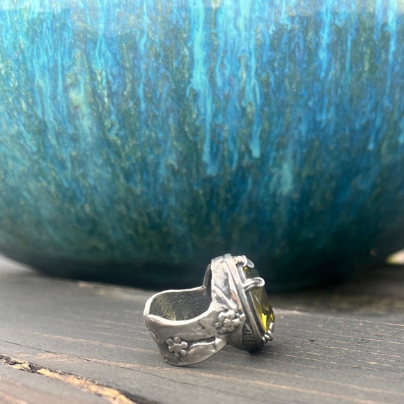 🎉🎉🎉Pristine Silpada Retired Olivine Swarovski Crystal Ring Size 5 - Picture 5 of 11
